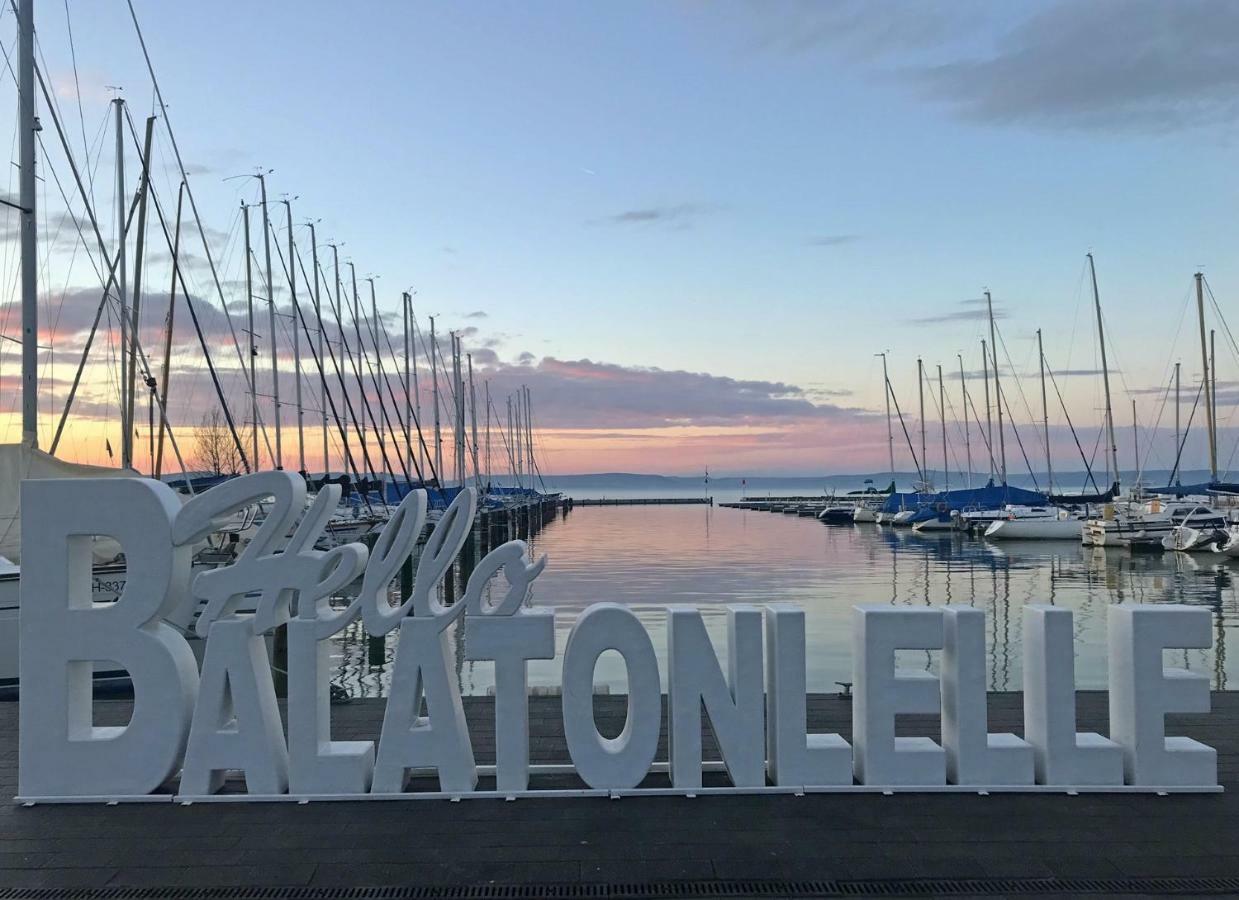 Szines Panorama Apartman Balatonlelle Exterior foto
